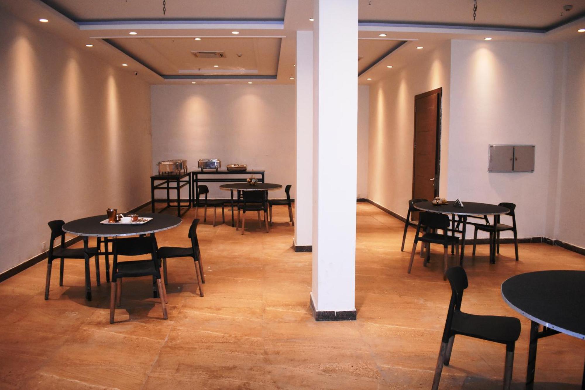 Lemonwood By F9 - Trivoli Garden Chhatarpur Hotel